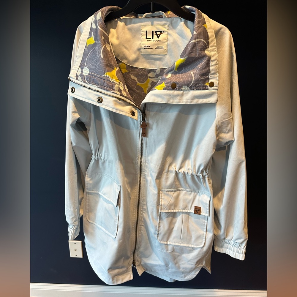 Gorgeous cinched waist light blue jacket women’s sz S